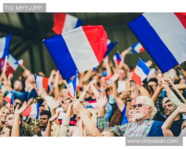 足球场看台上的球星与球迷互动瞬间引发全场欢呼与热议