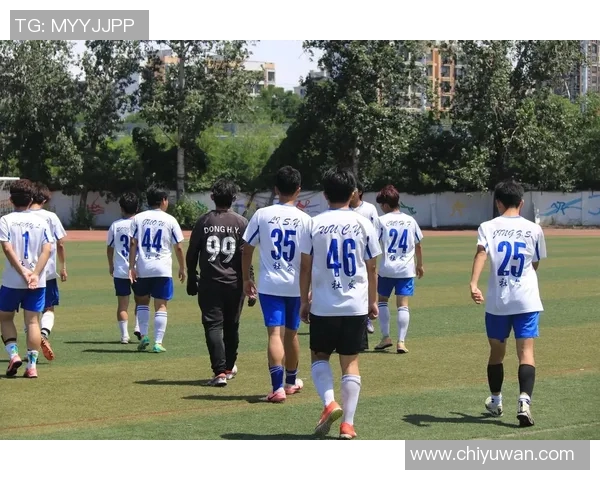 足球球星合照展现团队气质与个人魅力瞬间定格