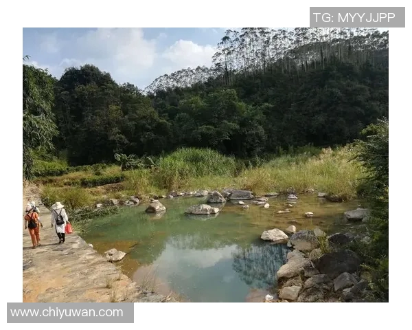 男足球星挑战时尚极限为自己做美甲引热议成为焦点人物 男足球星挑战时尚极限为自己做美甲引热议成为焦点人物